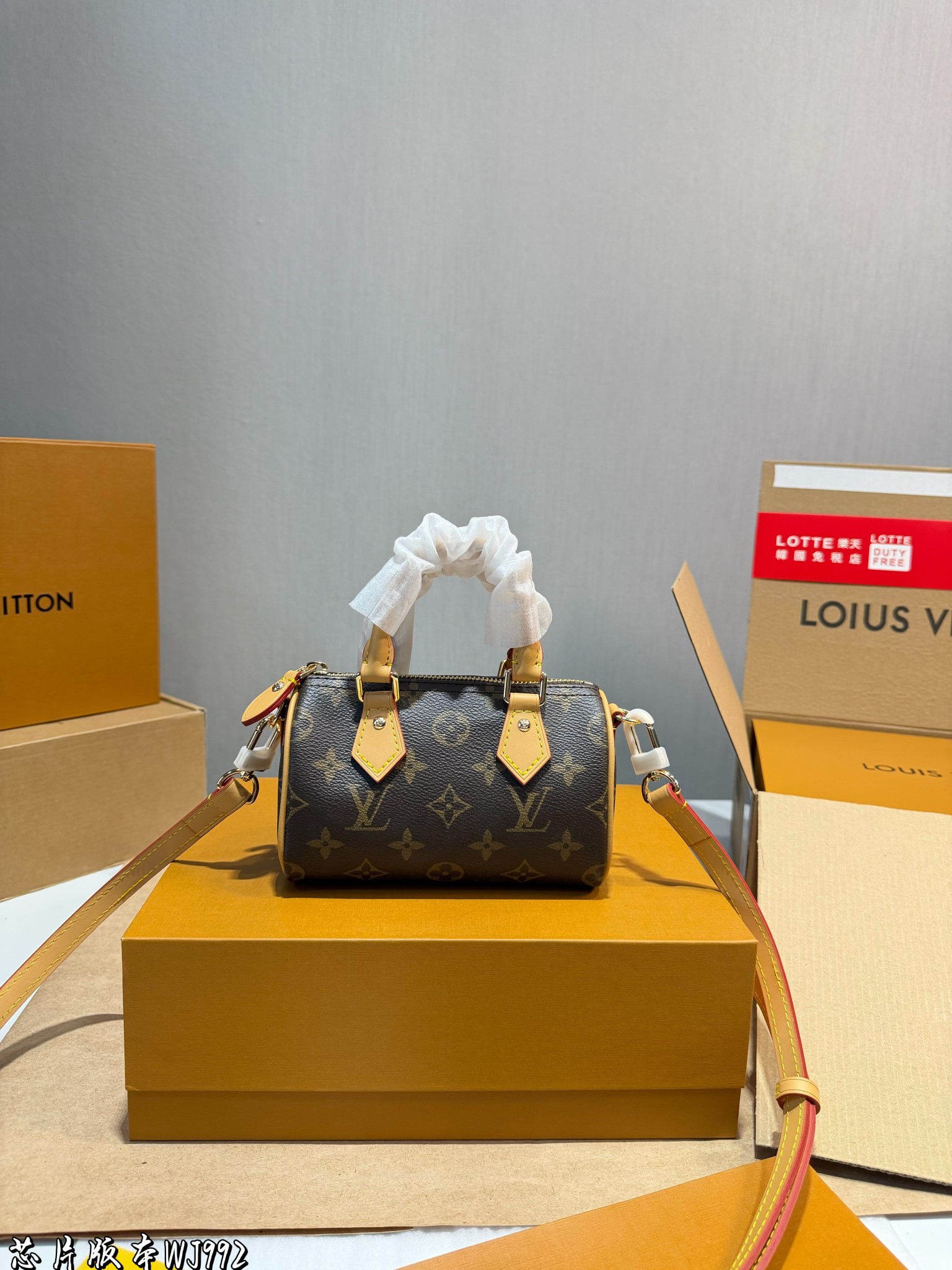 LV Speedy Handbag Monogram Canvas Cowhide Leather 2